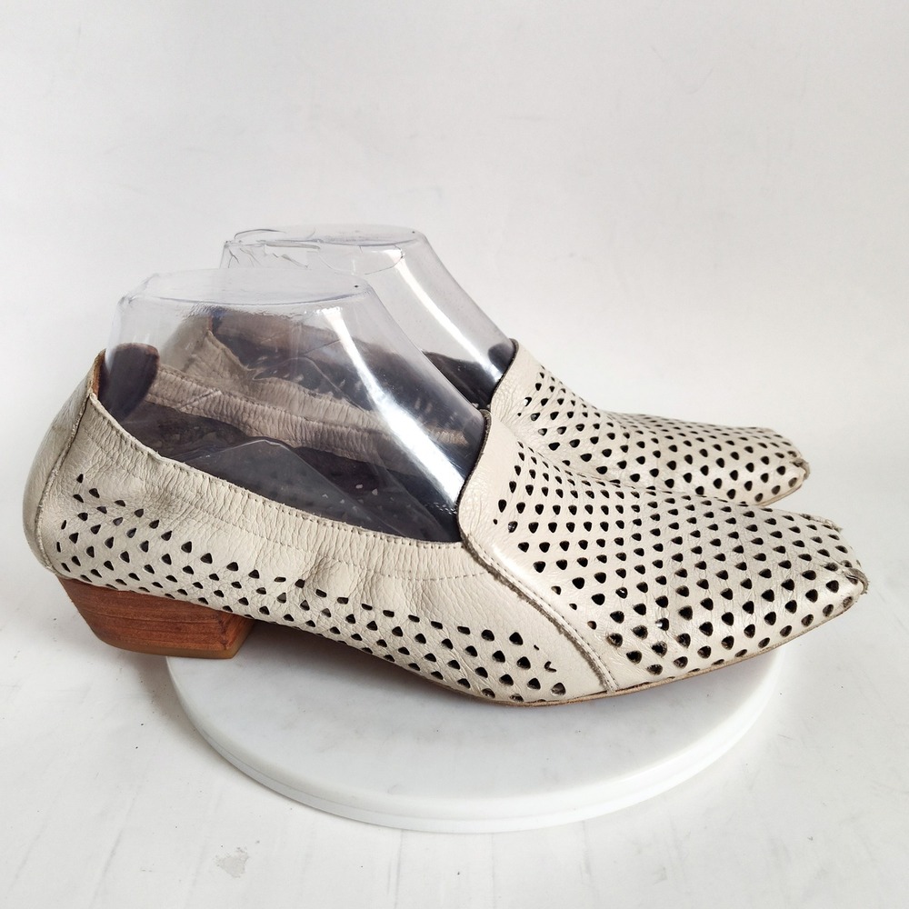 Rachel Comey Loafers 9.5 Perforated Leather Cream Square Toe Low Block Heel Boho